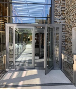 Swingdoor.jpg Swingdoor.jpg